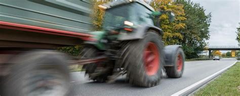 Landwirt (73) von Traktor-Anhänger erschlagen – Handbremse defekt ...