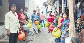 In Gadag’s Timmapur, residents drink polluted water from lake