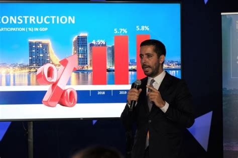 Prilika za Srbiju; "Da dostignemo prosečnu platu od 1.000 evra" - B92