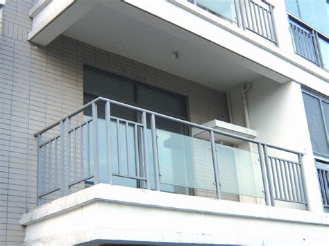 高层阳台护栏用什么材料好_高层阳台护栏材料选择 - 装修保障网