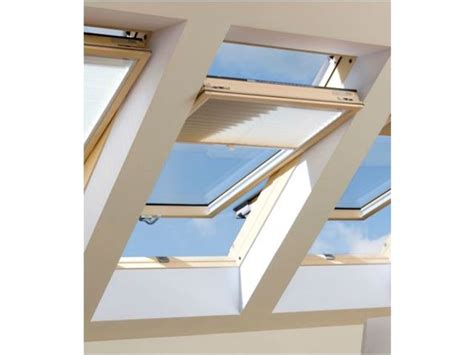 Fenêtres pivotantes FTP-V U3, FTP-V U5, FTP-V G2 | Contact FAKRO FRANCE