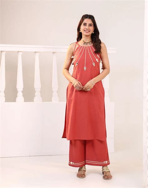 DEVIKA DAKR PEACH EMBROIDERED KURTA SET – Studio Misri