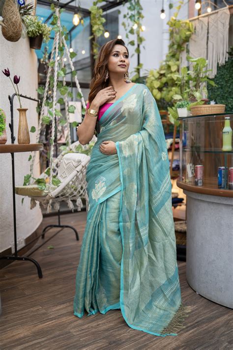 Floral Tissue Linen Saree – Soft, Stylish Saree with Flower Design