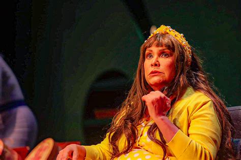 Carmen Rosa Molina regresa en grande al teatro como Dora en "La Lechuga" - Al Paso de los Famosos