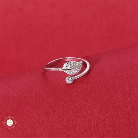 Sparkling Silver Whispering Leaf Ring – The Chandi Studio
