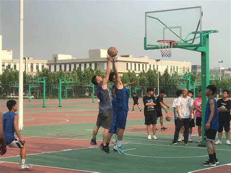 喜报——我校篮球社团荣获郑州市青少年篮球联赛一等奖 - 河南省商务学校