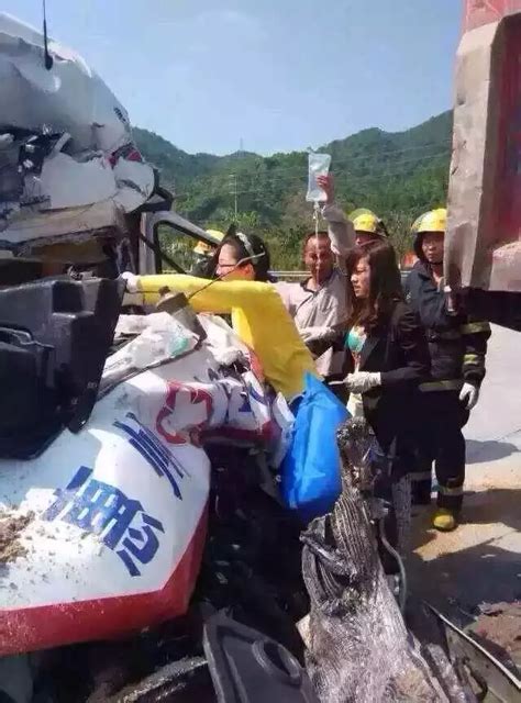 救护车救人途中撞卡车 救护队员身亡_社会_环球网