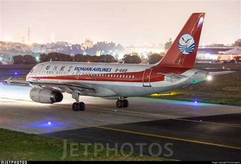 Sichuan Airlines flight 3U8633 loses windscreen in flight ...