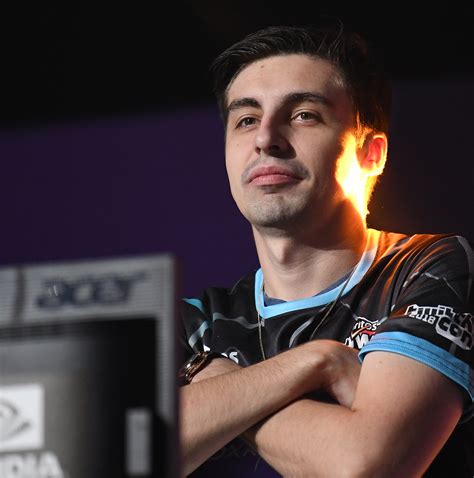 Streamer Adriana Chechik breaks back in foam pit at TwitchCon San Diego ...