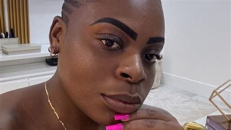 Jojo Todynho exibe cuidados após redução de mamas