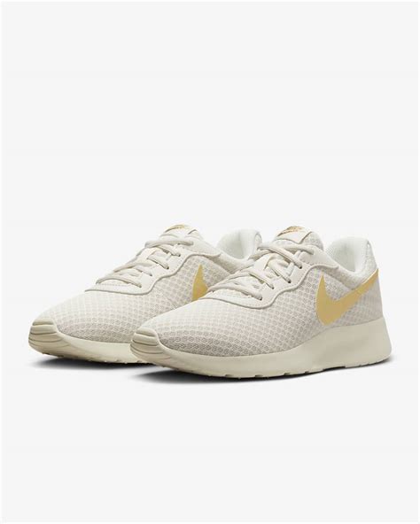 Nike Tanjun Women's Shoes. Nike IN