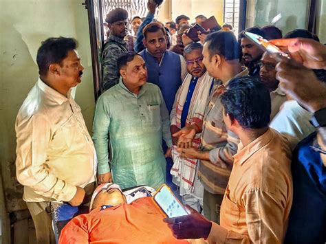 बीजेपी नेता की हत्या के विरोध में रांची में चक्का जाम, सड़कों पर उतरे ...