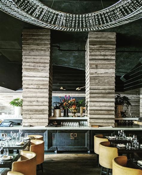 19 Best Steakhouses in Chicago For Premium Cuts