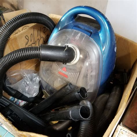 BISSELL CANISTER VACUUM W/ ACCESSORIES - TESTED AND WORKING - Big ...
