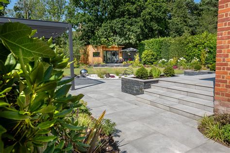 Large Contemporary Urban Garden - Thrity Mama Garden Design