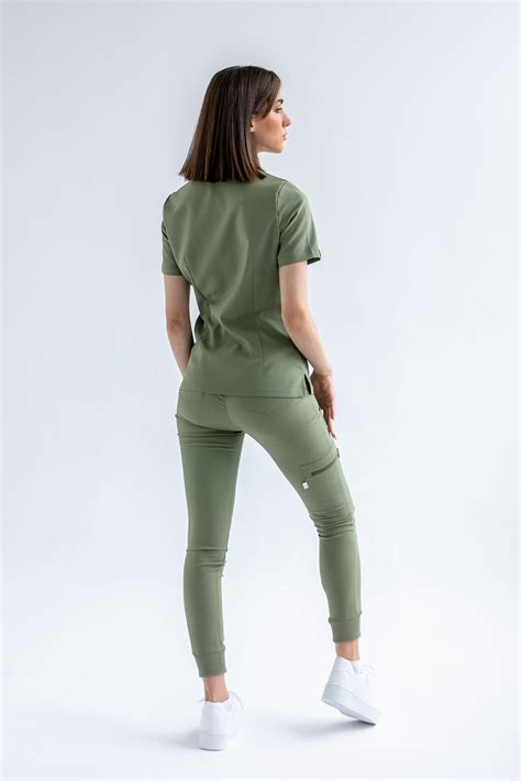 Bluza medyczna damska SCRUBS Esther™ - Olive - DOCTOR QUEEN®