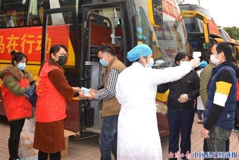 广西巴马：首批外出务工165人免费乘专车前往广东_县域经济网