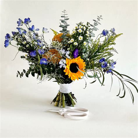 Hand Tied Flower Bouquet, Bowood Farms, St. Louis, 21 June 2024 ...