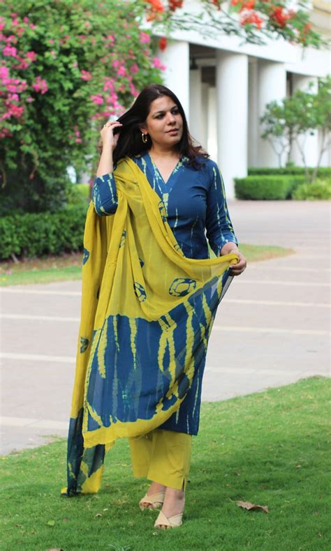 Cotton Blue Tie and Dye Suit set with Chiffon Dupatta – Baareeki