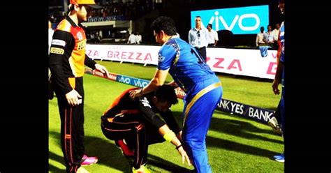 Yuvraj touching Sachin Tendulkars feet