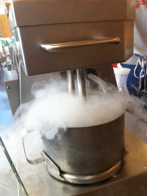 Liquid Nitrogen Ice Cream Machine
