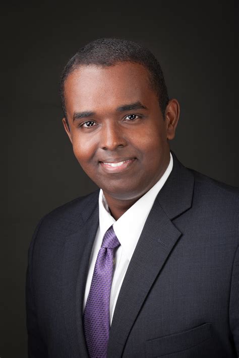 Business Person Potrait 的图像结果