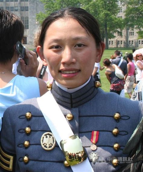 首位西點軍校畢業生洪琬婷申請退伍 邱國正：曾慰留但尊重意願 | 政治 | 中央社 CNA