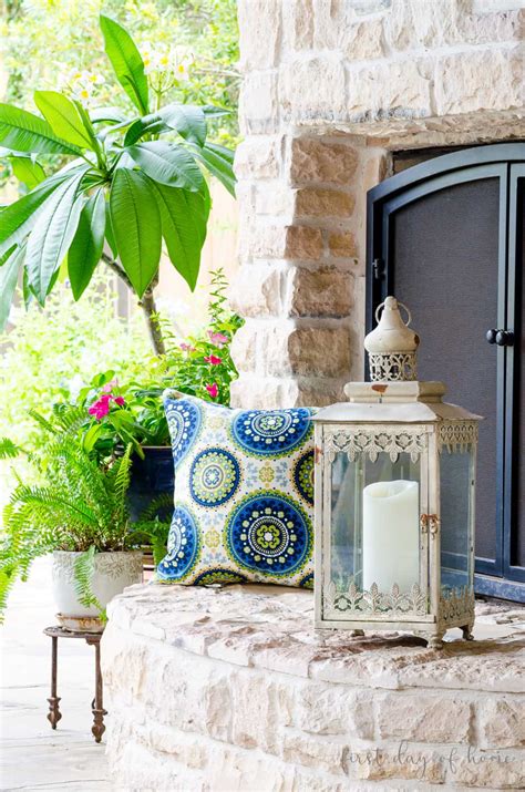 Learn How to Decorate a Lantern for the Outdoors