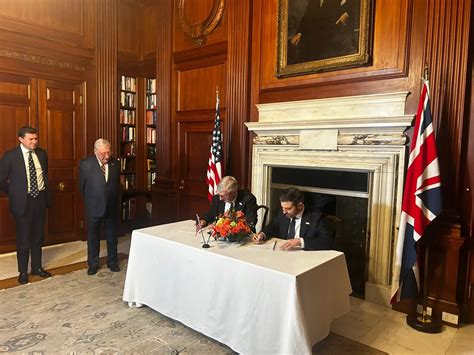 UK and US nuclear experts sign landmark partnership - Nuclear Industry Association - how hot is uranium