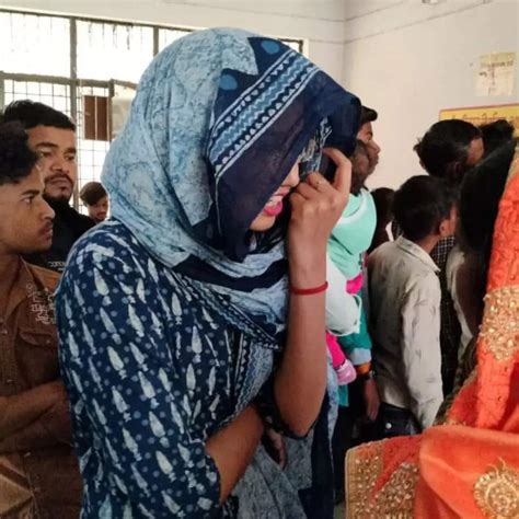 Meet IAS Krati Raj Who Raided in Ghoonghat Firozabad SDM Krati UPSC ...