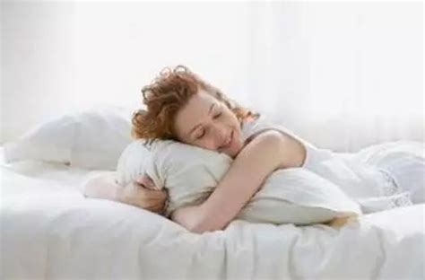 每天多睡一个小时更容易瘦吗 睡不够为什么会影响我们的体重 _八宝网