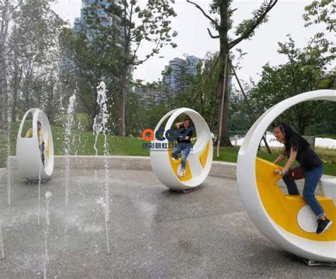 水景中的互动艺术:骑踩式互动喷泉-四川琪彩朝虹科技有限公司