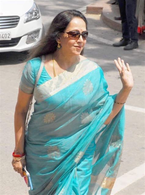 The ‘Dream Girl’ Hema Malini and her selection in sarees