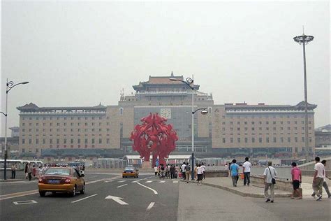 国庆假期北京特色商街人气高，前门大街、南锣鼓巷日均客流超8万|北京_新浪新闻