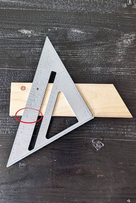 Using a Speed Square for Angles 的图像结果