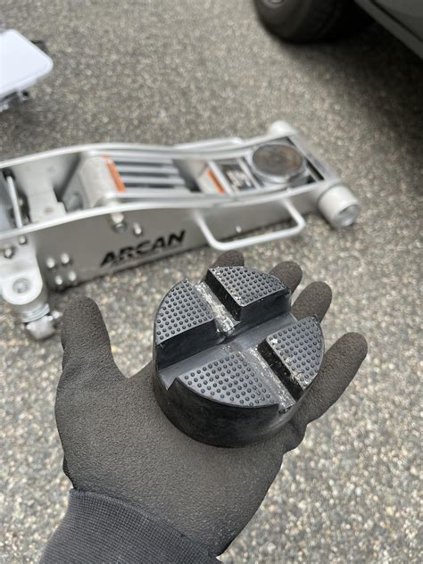 Jack pad adapter that fits the ID.4 pinch welds without crushing the ...