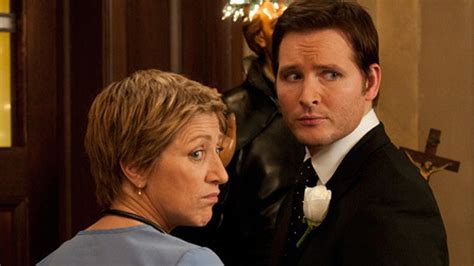 Nurse Jackie (S03E12): ...Deaf Blind Tumor Pee-Test Summary - Season 3 ...