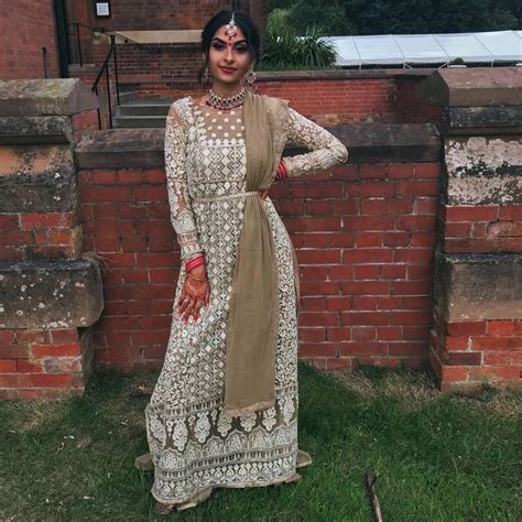 Websites Where You'll Find That Perfect Ethnic Dress for the D-day