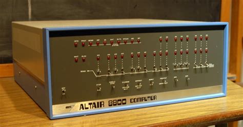 Tal día como hoy se lanzaba el Altair 8800...el abuelo del PC