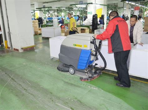 车间保洁用大型驾驶式洗地车 物业工厂清洗机_无锡意驰清洁产品有限公司