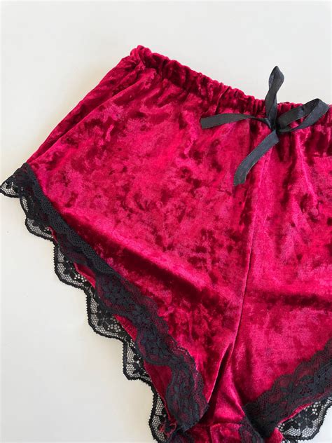 Chenille Lace Shorts-Waist 26 to 28 – Outdated