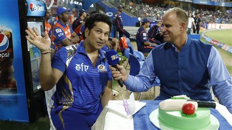 Sachin Tendulkar lights up Wankhede stadium with 44th birthday ...