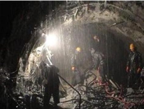 济南地下管道爆炸掀翻路面 3人受伤[1]- 中国在线