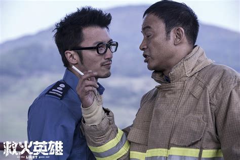 帅！贵州消防员一个飞扑救下女孩 - 贵州 - 黔东南信息港