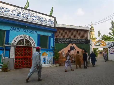 Pakistani murderers, convicts sell paintings from Karachi jail ...