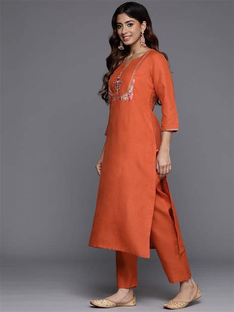 Varanga Women Rust Thread And Zari Embroidered Kurta With Bottom