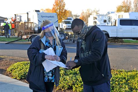 Southern Oregon families displaced by wildfires get temporary housing ...
