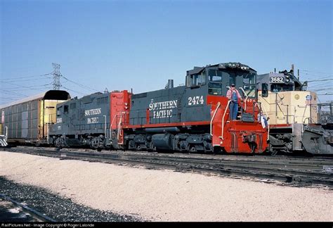 EMD SW1200 Locomotive 的图像结果