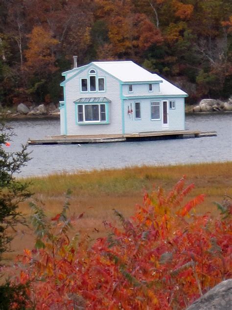 Floating House In Gloucester - New England