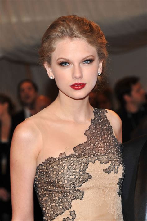 Taylor Swift - Costume Institute Gala 2011 • CelebMafia